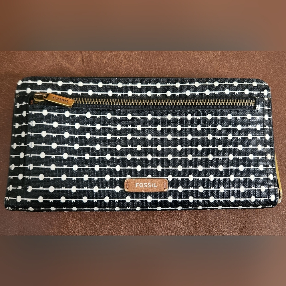 Fossil Logan RFID Zip Around Wallet, black and cream stripes and dots, clean